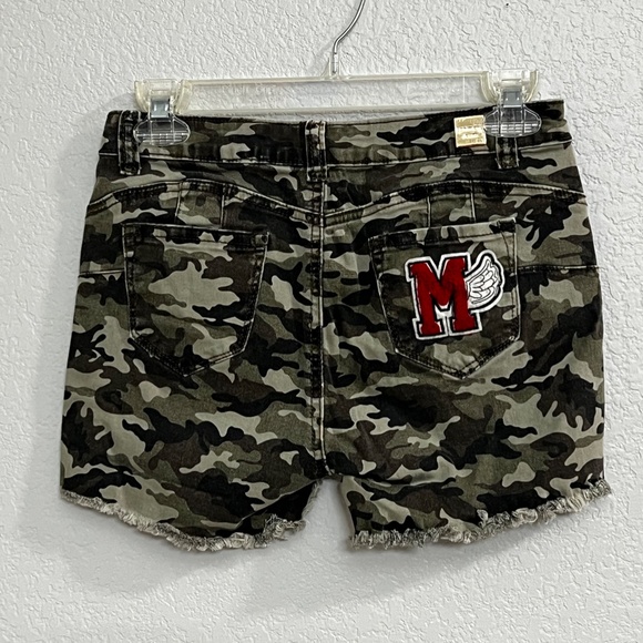 Denimland Distressed Camo Shorts with Patches - Picture 4 of 8